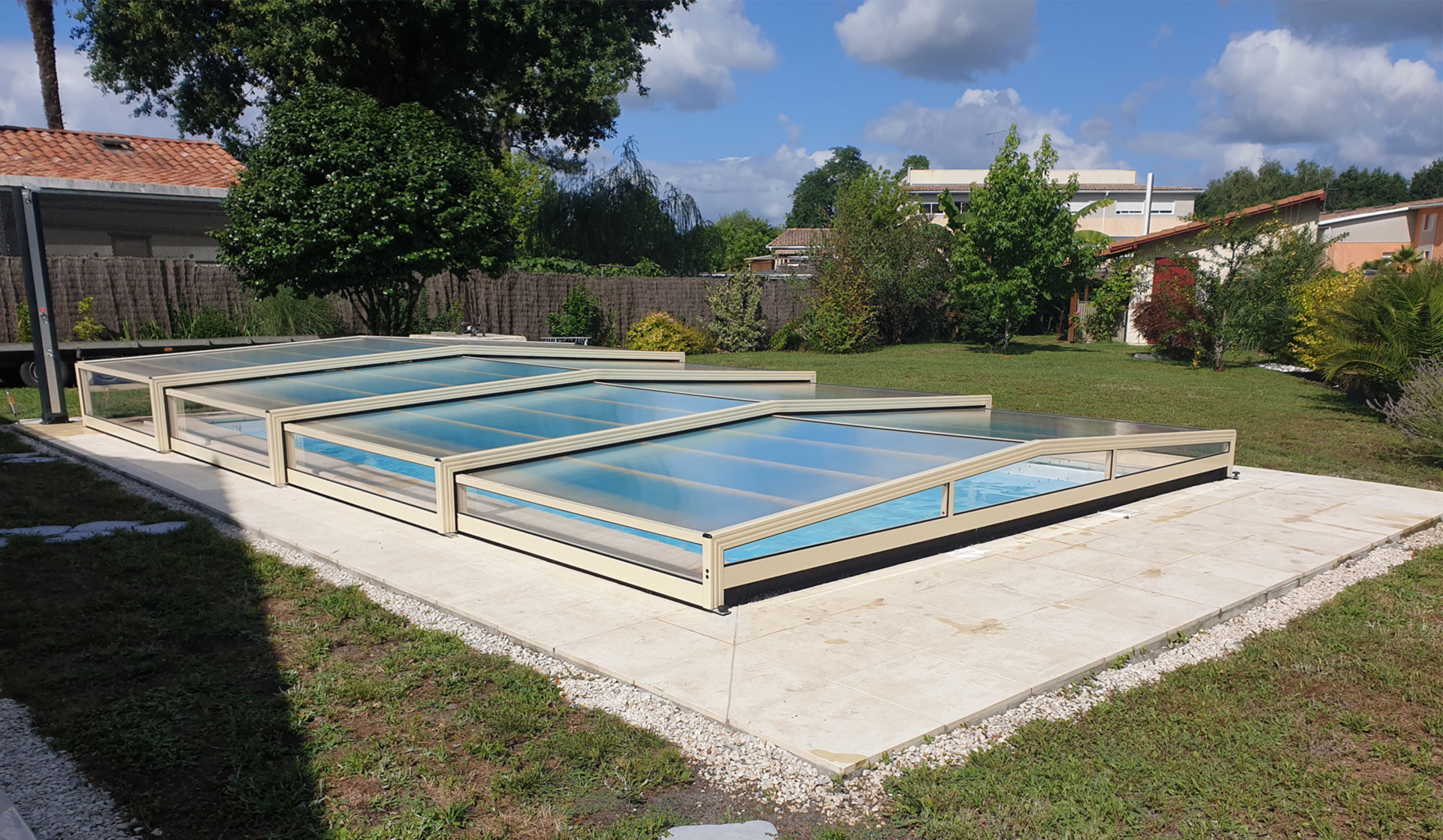 Abri piscine plat extra-bas - Fabrication française Bordeaux Gironde