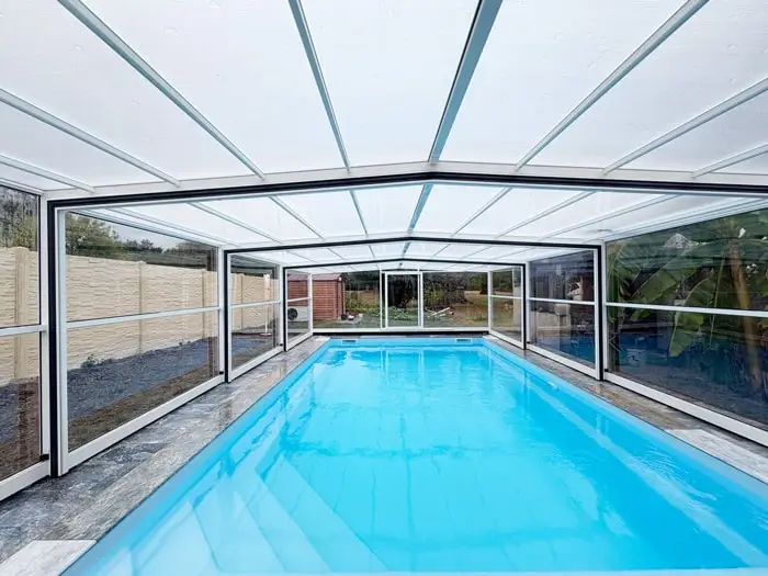 abris-piscine-mi-haut
